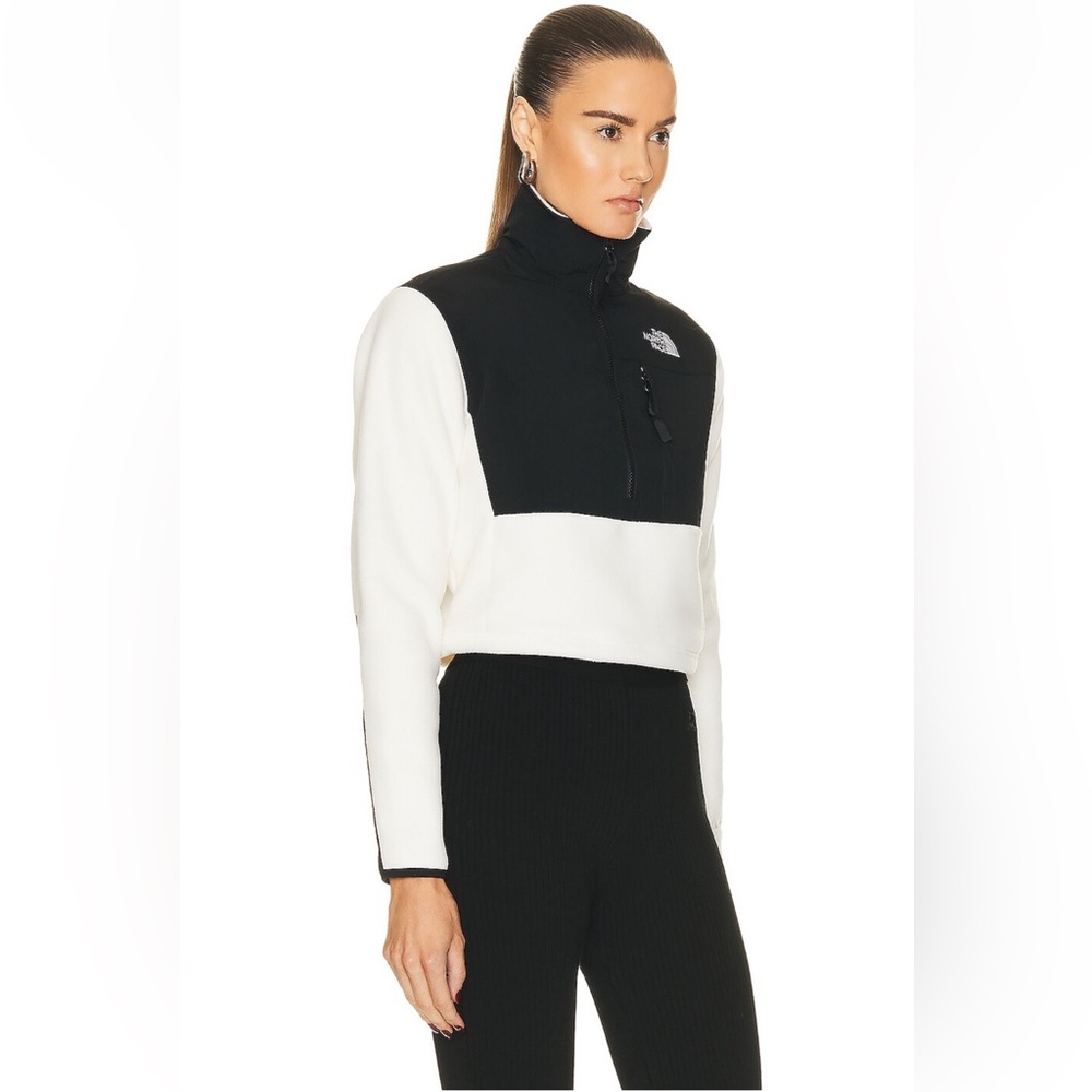 The North Face: Denali Crop Jacket in Gardenia White